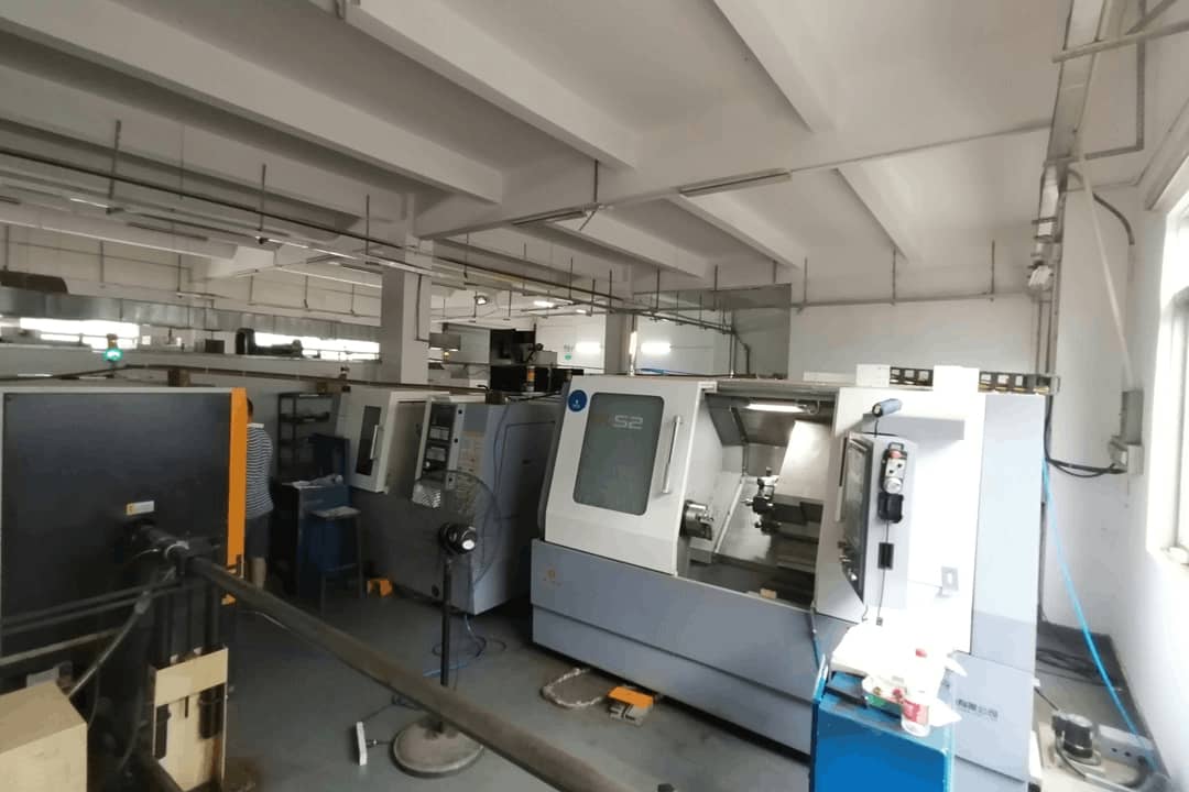 CNC numerical control lathe a workshop 3